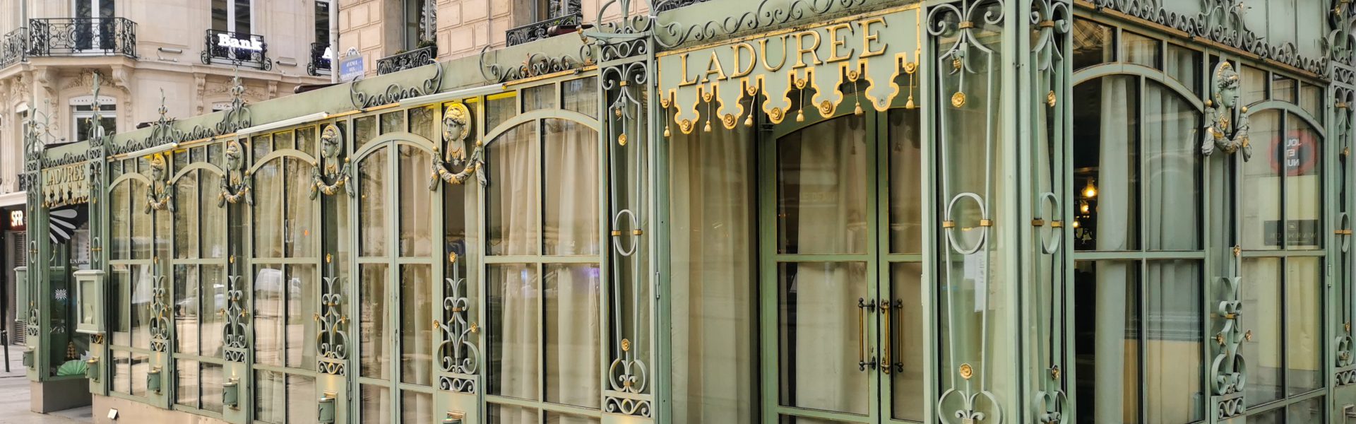 ラデュレ　パリ　シャンゼリゼ通り店